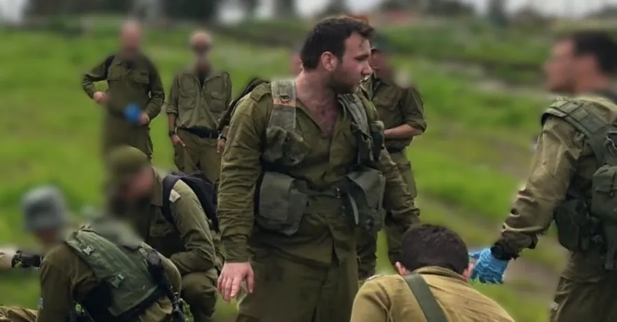 Lior in uniform during his service as a combat medic.
